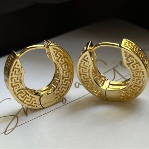 18K Gold Filled Oro Laminado Greek Pattern Hoop Earrings